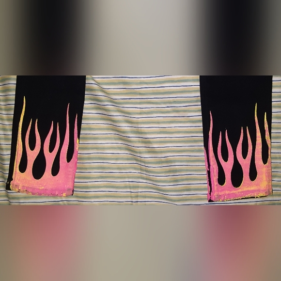 L.O.V.E. barbwire hearts, black, blinged LOVE, size 28, new, jeans - Picture 4 of 14